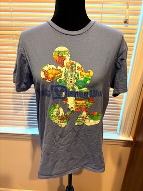 Walt Disney World graphic tee Mickey, silhouette of the Magic Kingdom
